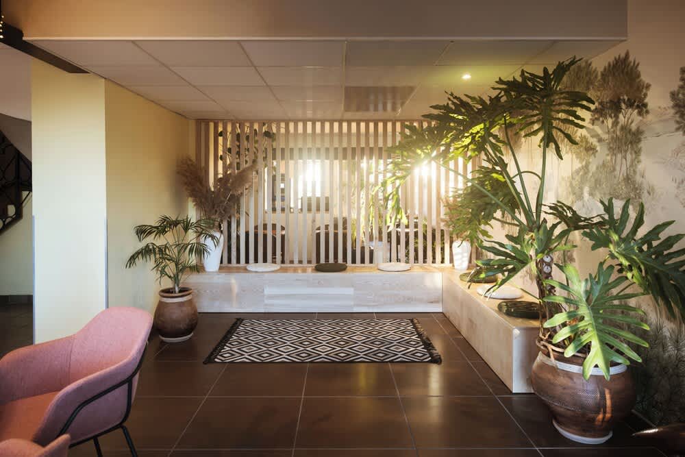 Hôtel les jardins du canal - piscine chauffée - solaire eco responsable - parking - garage - bornes électriques - accueil vélos - kids friendly 2