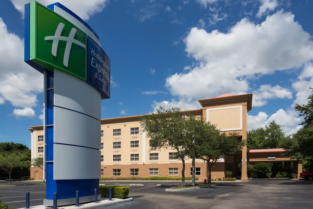 Holiday Inn Express Suites Plant City by IHG 1