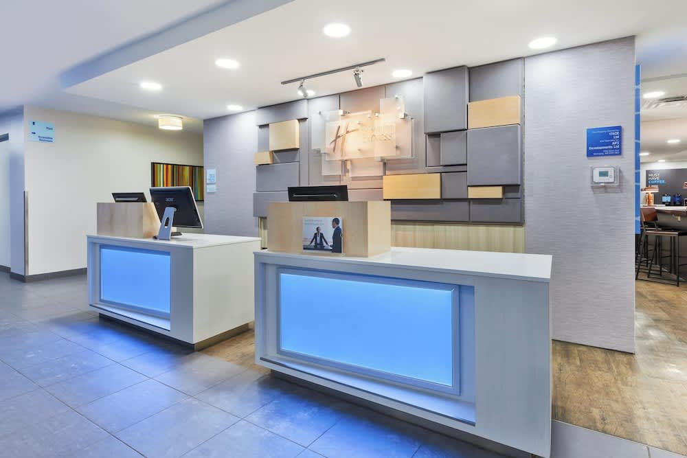 Holiday Inn Express WINNIPEG AIRPORT - POLO PARK by IHG 1