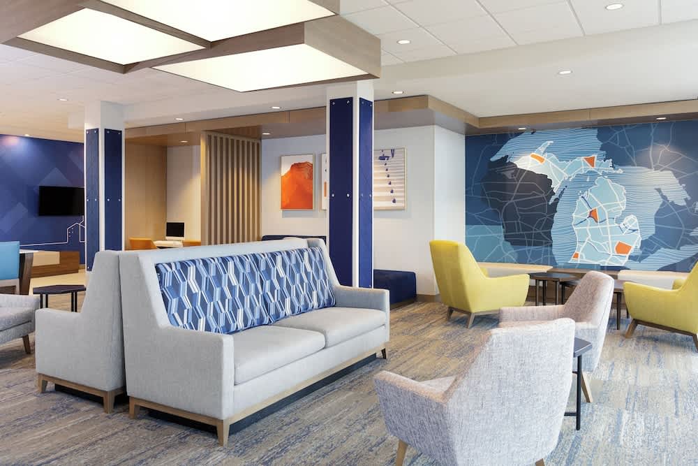 Holiday Inn Express & Suites Clarksville North by IHG 1