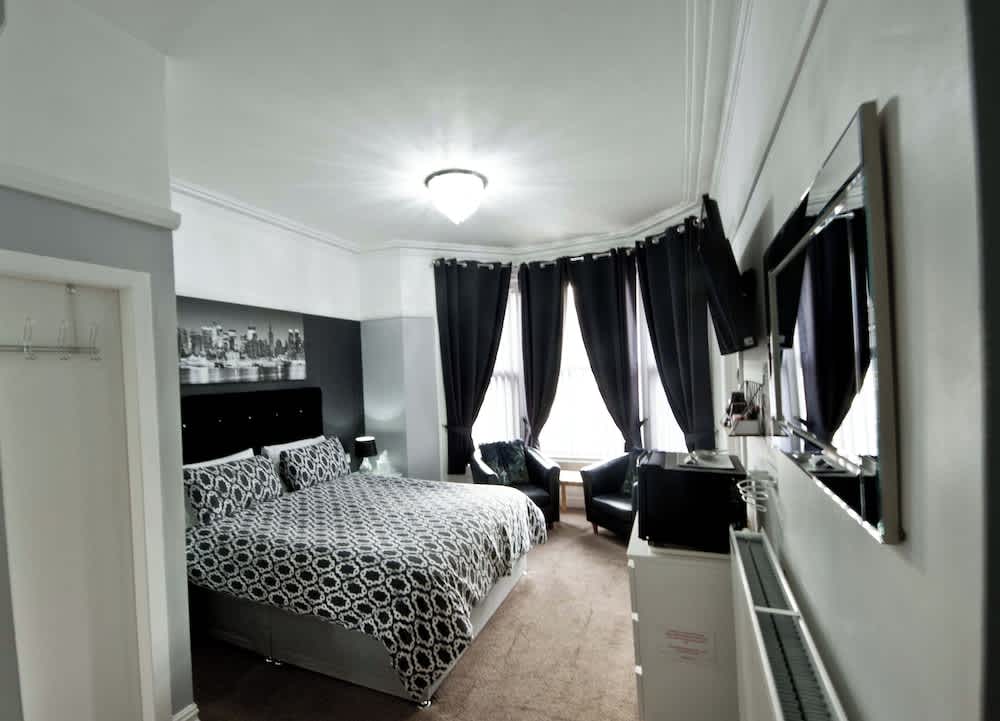 Rossall Guest House -Ideal For Families & Couples 1
