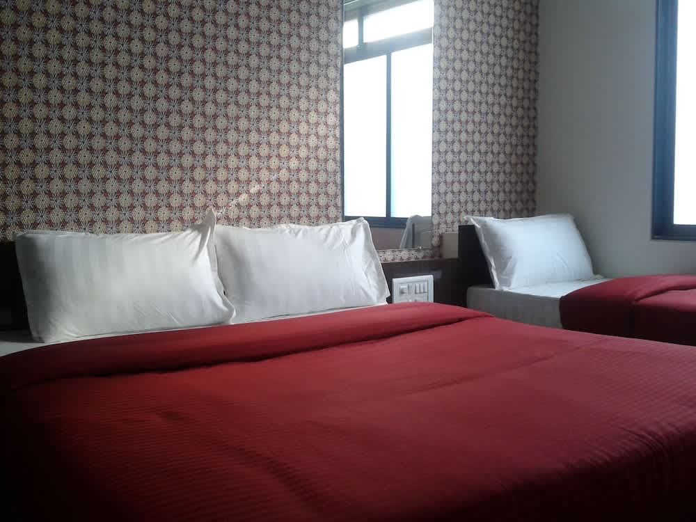 Skyway Inn 1