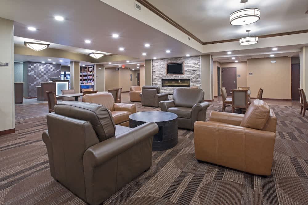 Best Western Plus Lincoln Inn & Suites 2