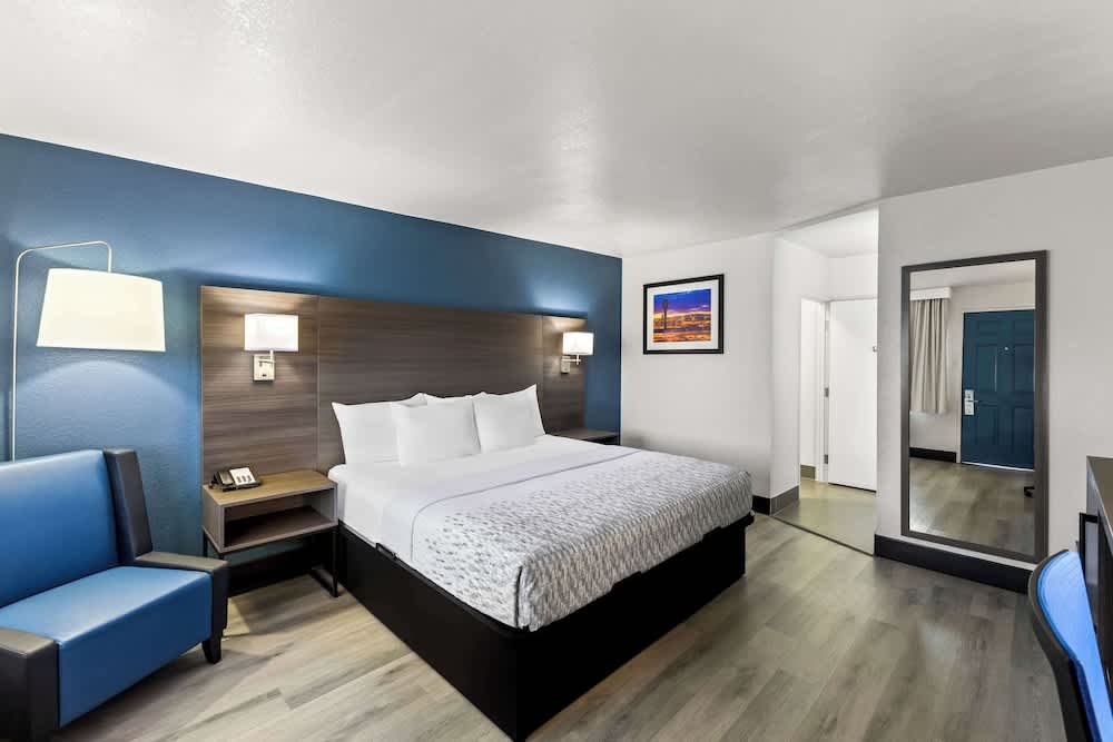 SureStay Hotel by Best Western Phoenix Airport 1