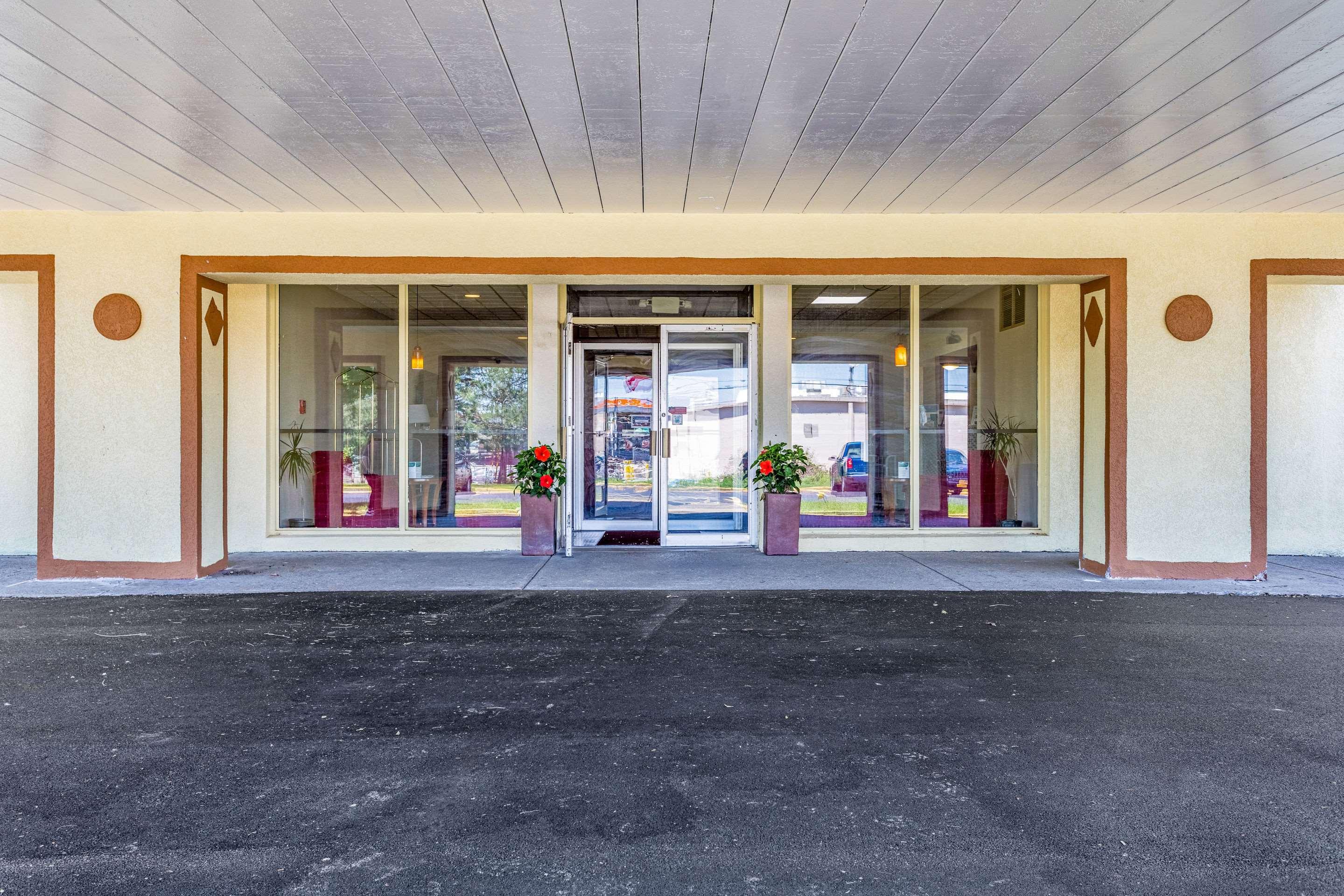 Americas Best Value Inn Fredonia NY 1