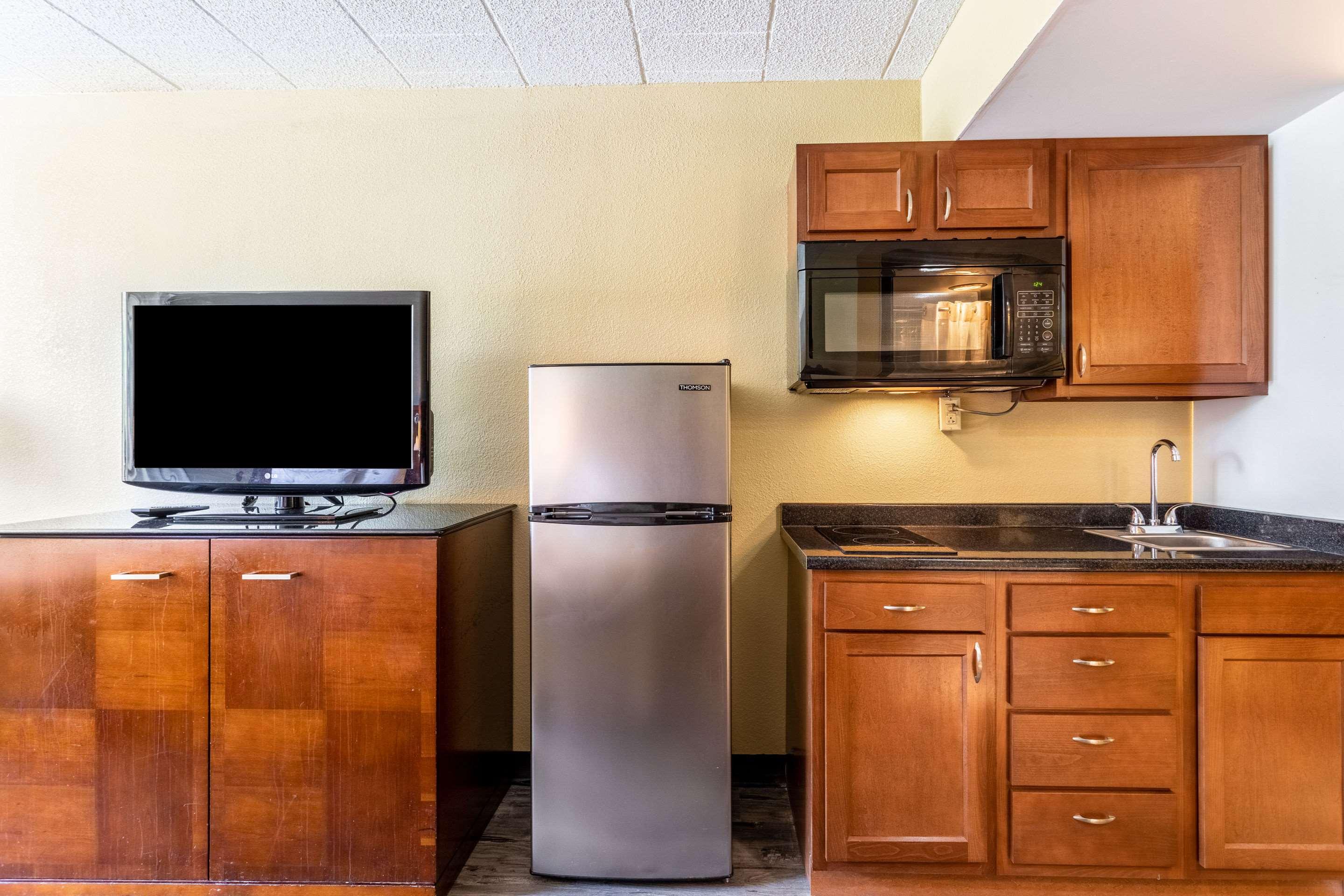 Americas Best Value Inn Fredonia NY 3