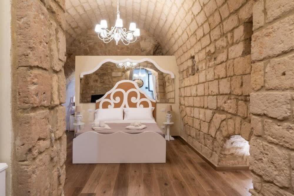 Saint Michel Room by Wonderful Italy 1