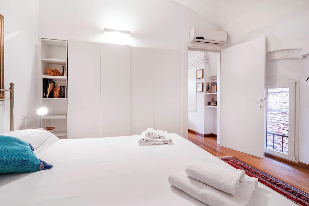 Venice Guggenheim Apt by Wonderful Italy 1