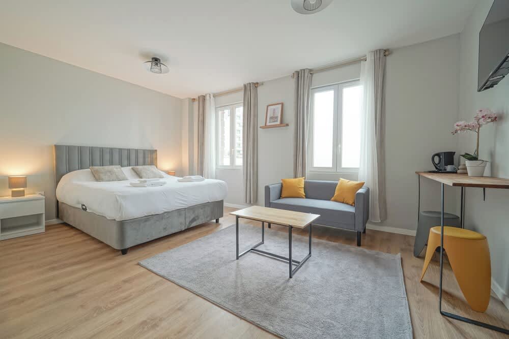 Hotel Trianon Saint Ouen 1