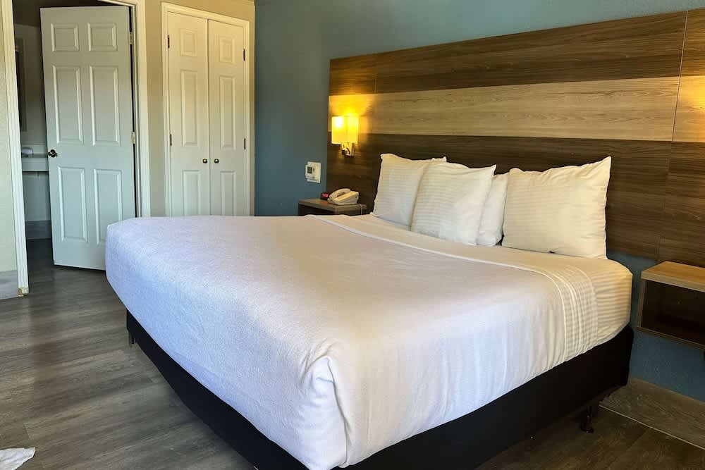 Days Inn by Wyndham San Diego Vista 1