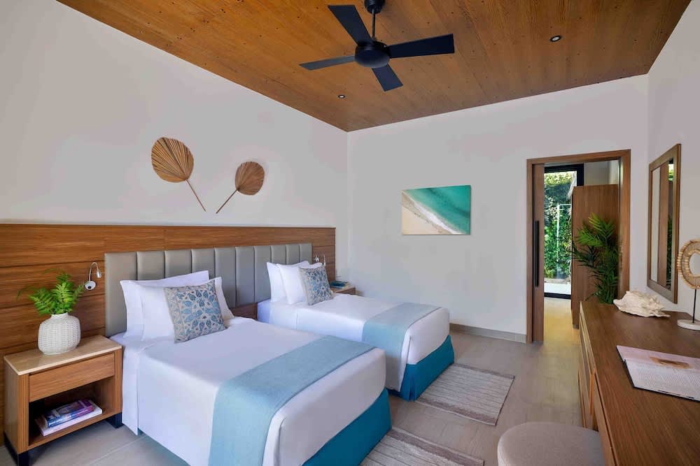 Anantara World Islands Dubai Resort 5