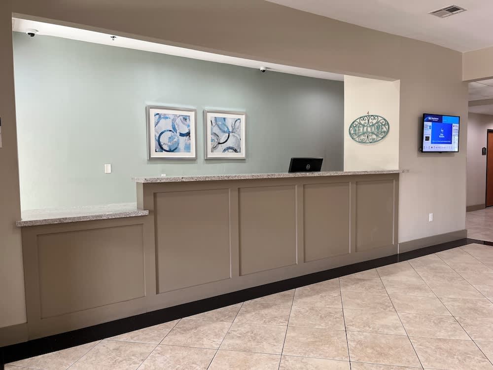 Best Western Cleveland Inn & Suites 2