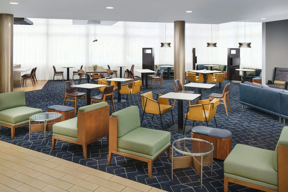 Courtyard by Marriott Los Angeles Woodland Hills 2