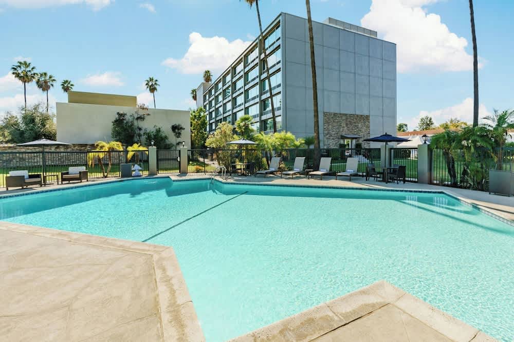 Courtyard by Marriott Los Angeles Woodland Hills 1
