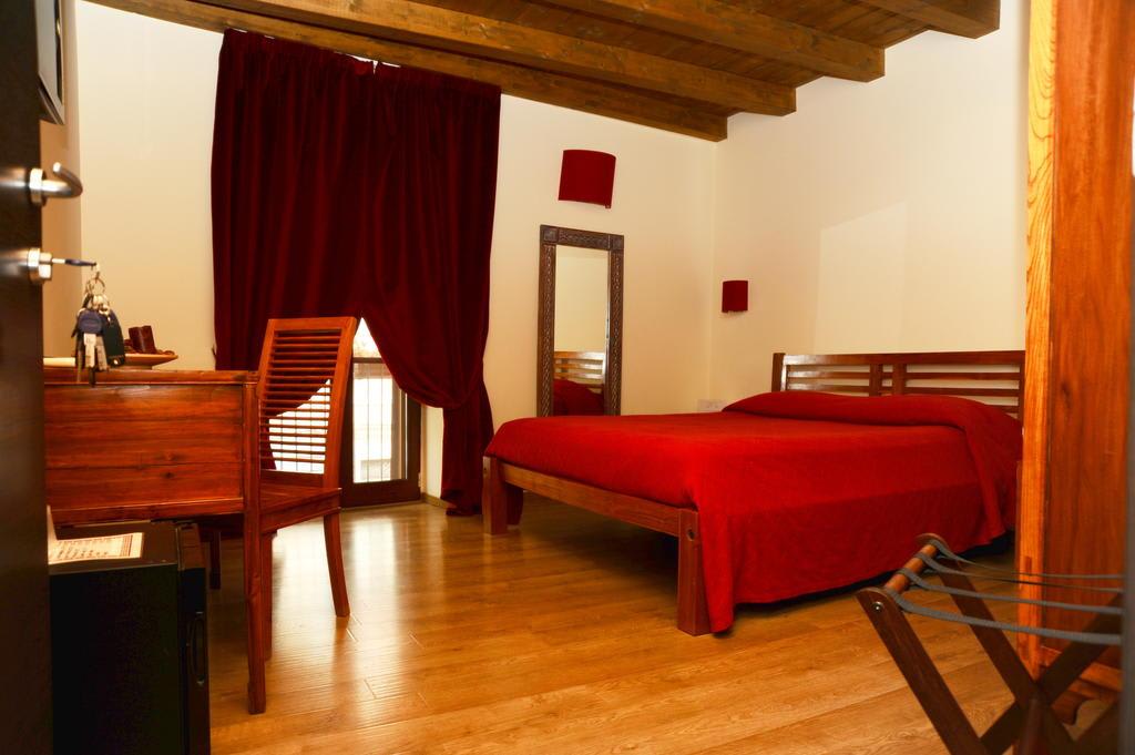 Muro Torto - Struttura sanificata giornalmente con prodotti conformi al Decalogo del Ministero Salute - Personale sottoposto a test sierologico periodicamente 4