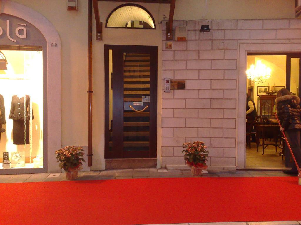 Muro Torto - Struttura sanificata giornalmente con prodotti conformi al Decalogo del Ministero Salute - Personale sottoposto a test sierologico periodicamente 2