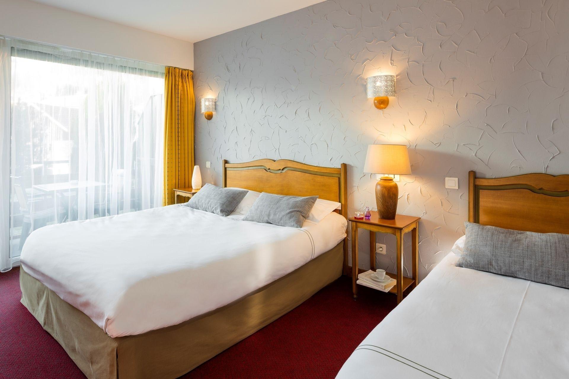 LOGIS HÔTEL, CHALETS et RESTAURANT LES CHATELMINÉS 2