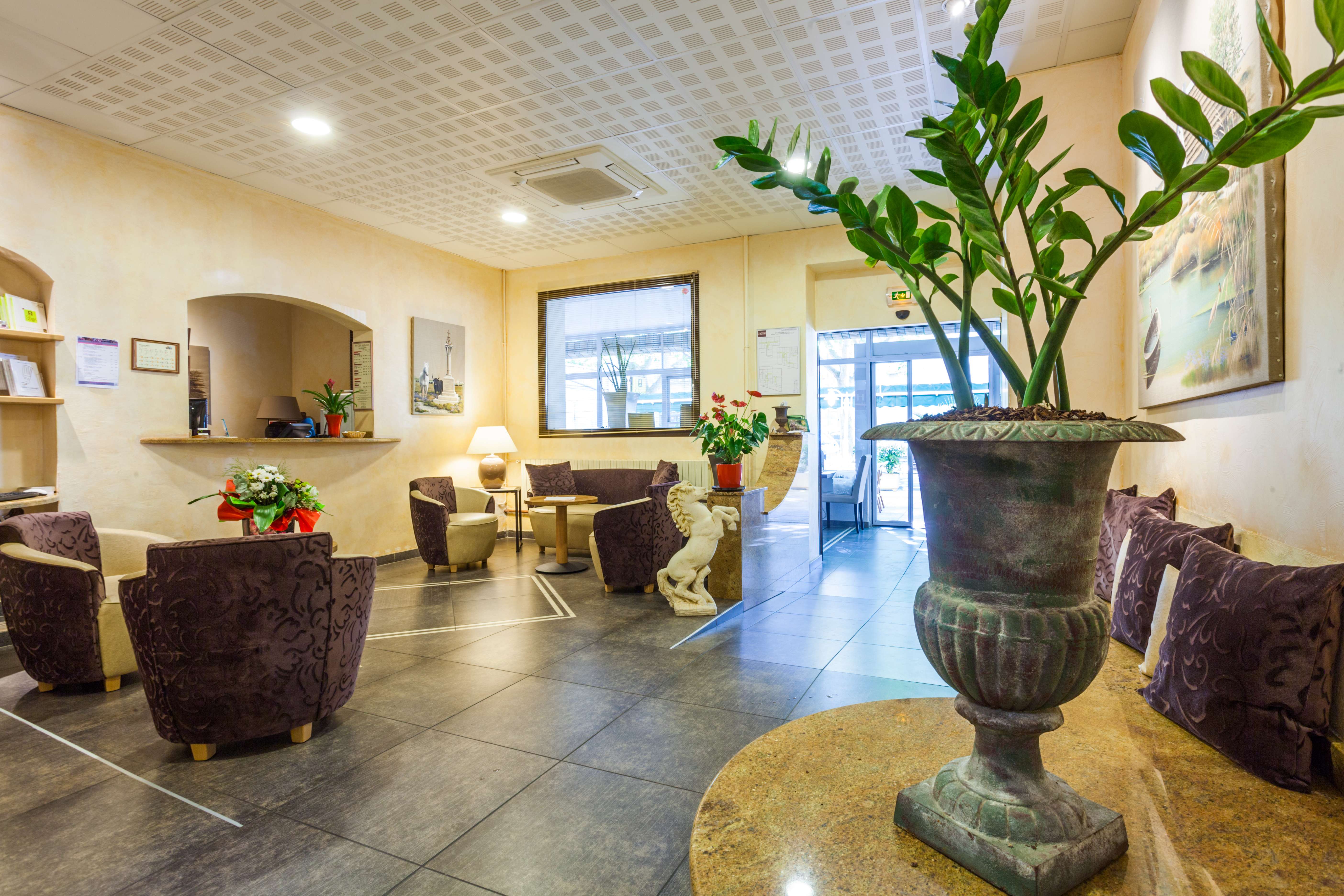 Logis Hôtel Restaurant Le Cours 2
