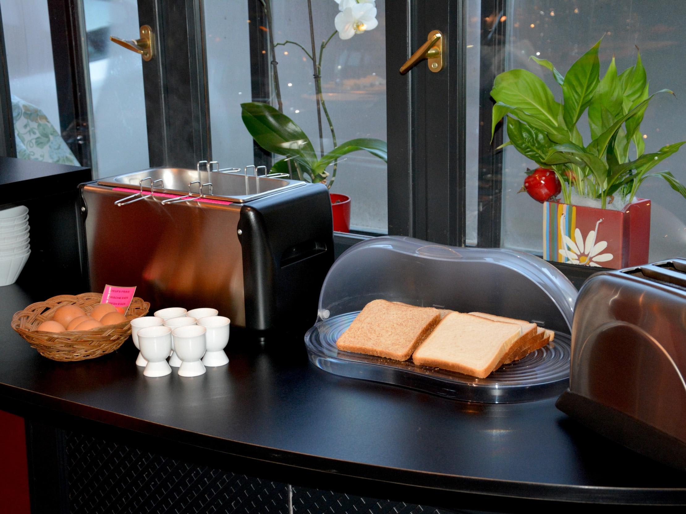 Logis Hôtel du Centre - Halte idéale en cyclotourisme avec garage à vélos clos 1