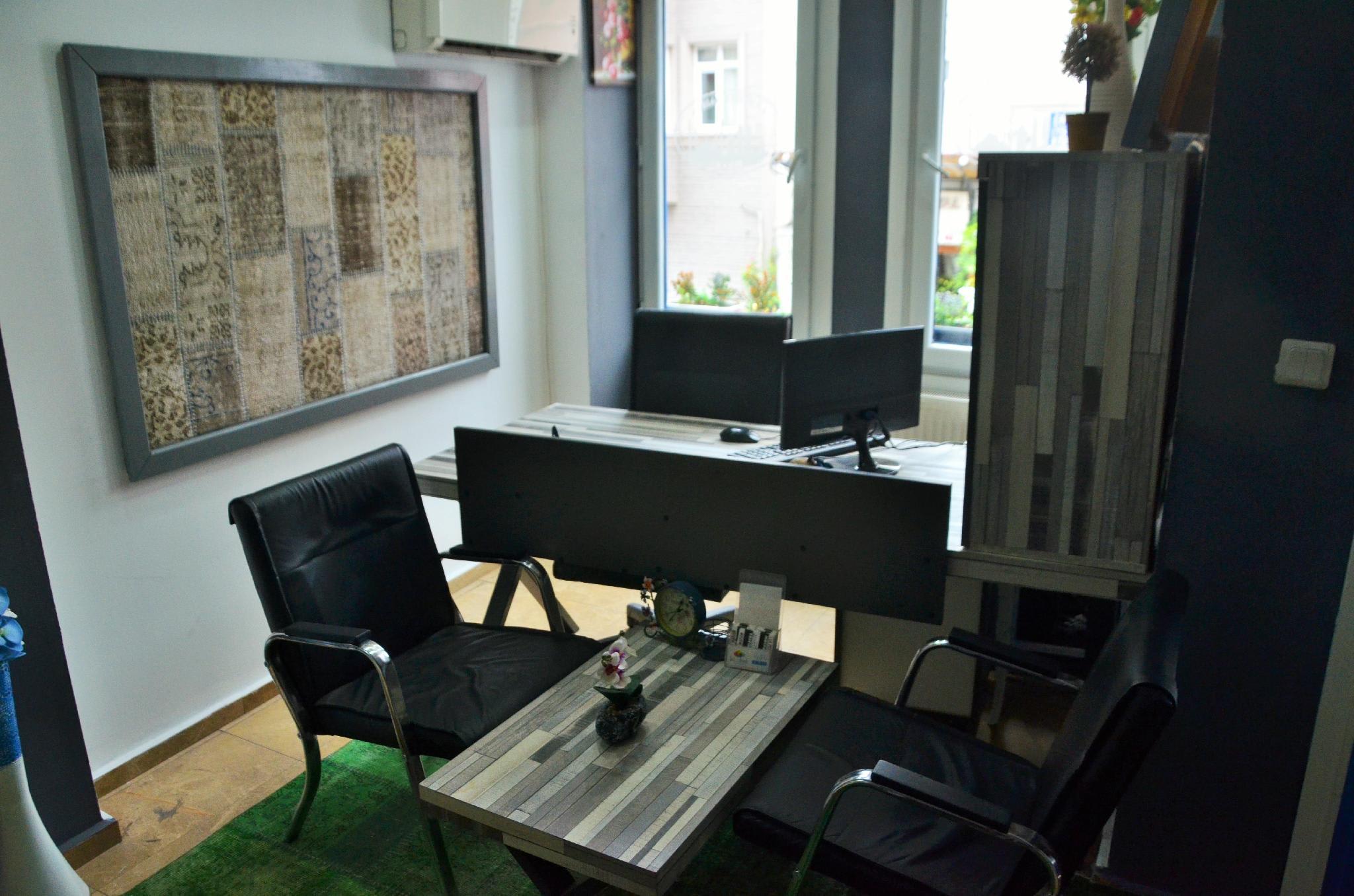 La Petite Maison Hotel 4