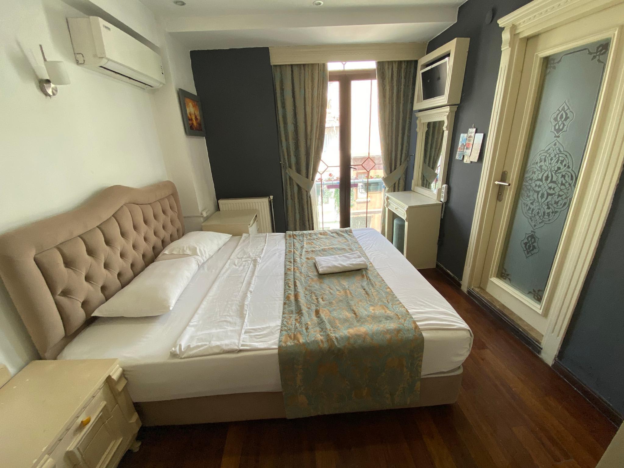 La Petite Maison Hotel 5