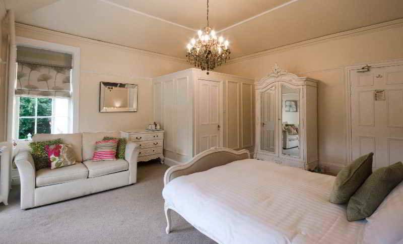 Tweedies Bar and Lodge 4