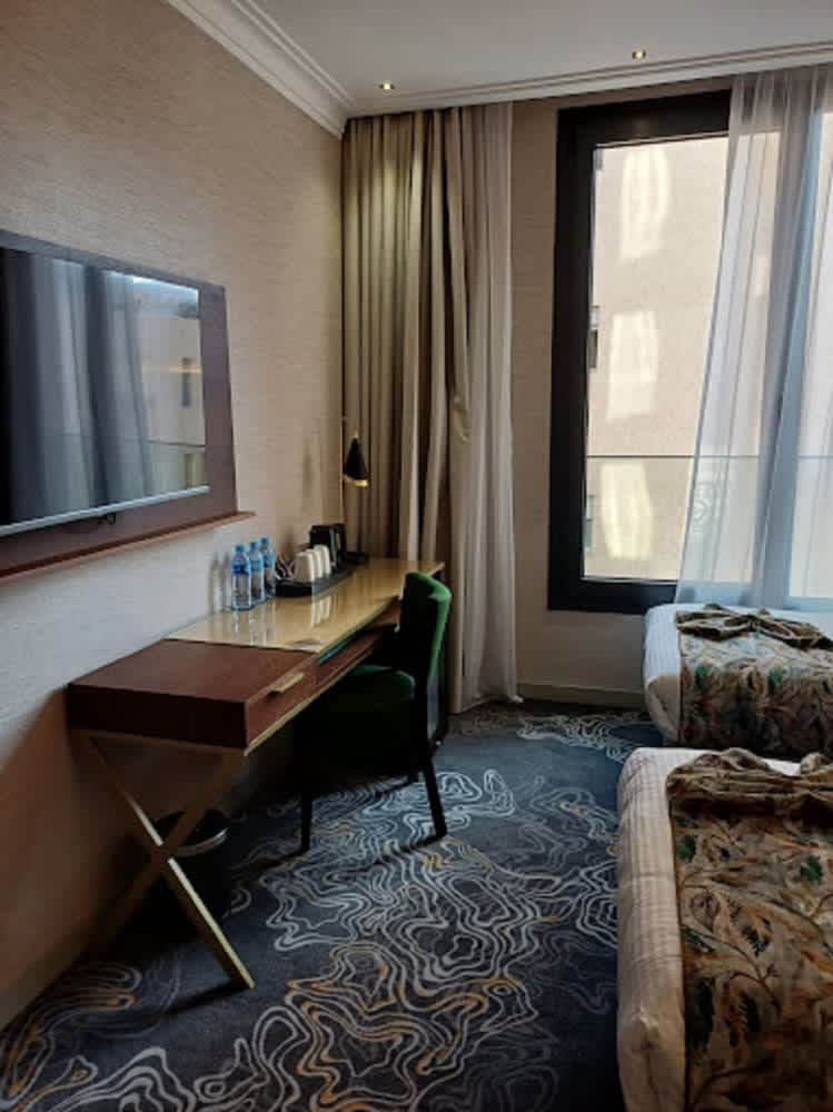 Saint-Eugene Hotel 1