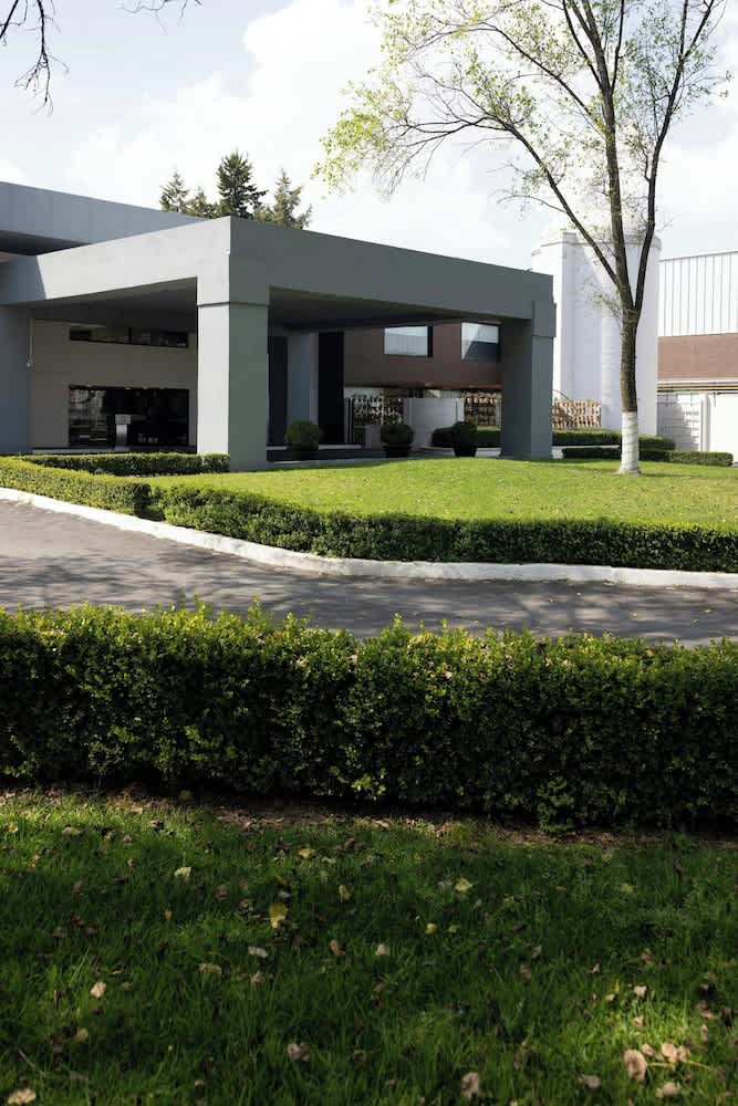 Courtyard Toluca Airport 4