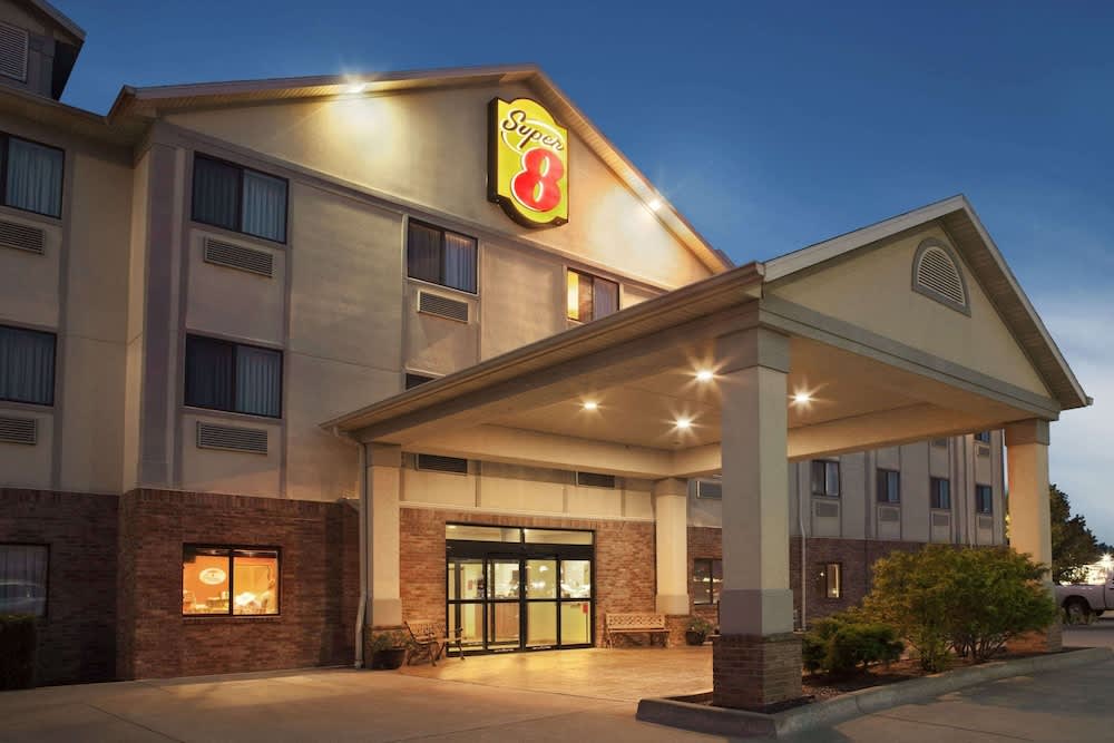 Super 8 by Wyndham Perryville 1