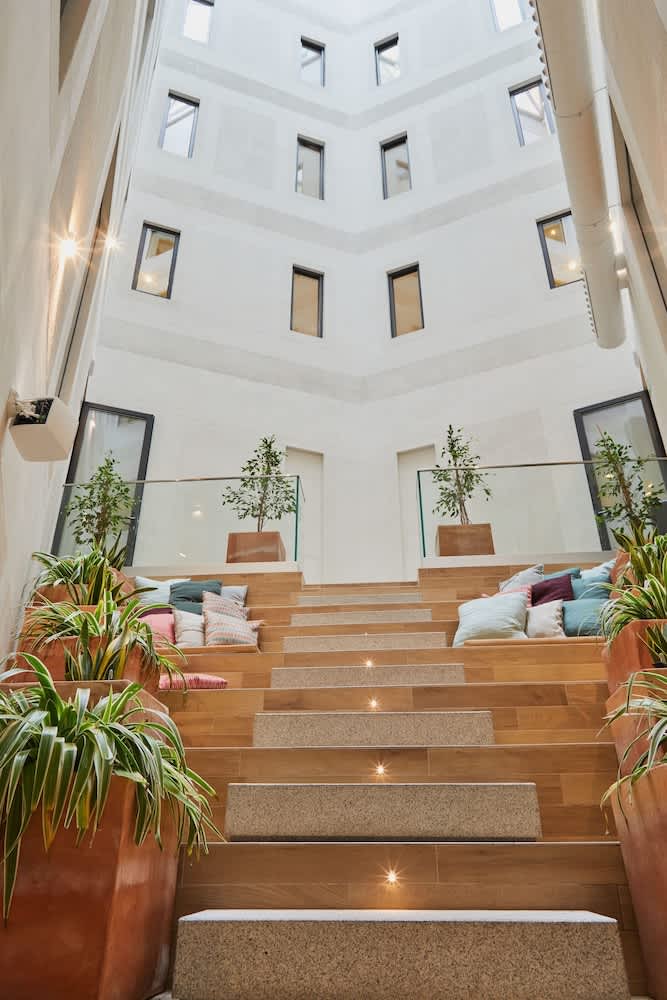 LATROUPE Prado Hostel 3