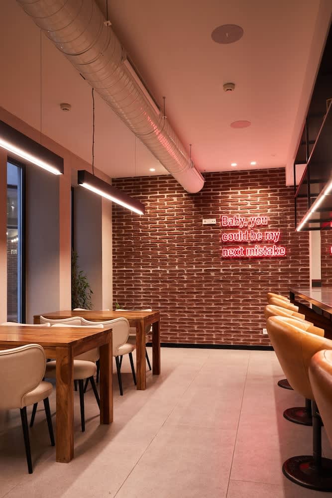 LATROUPE Prado Hostel 4