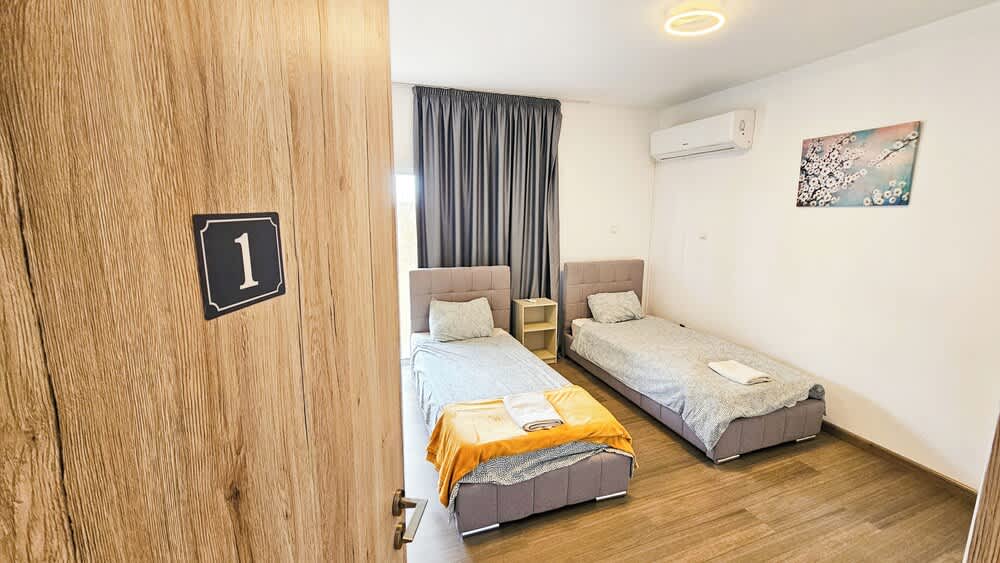 Downtown Rooms, 200m from Marina Beach 2