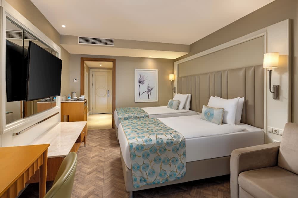 Titanic Deluxe Lara 4