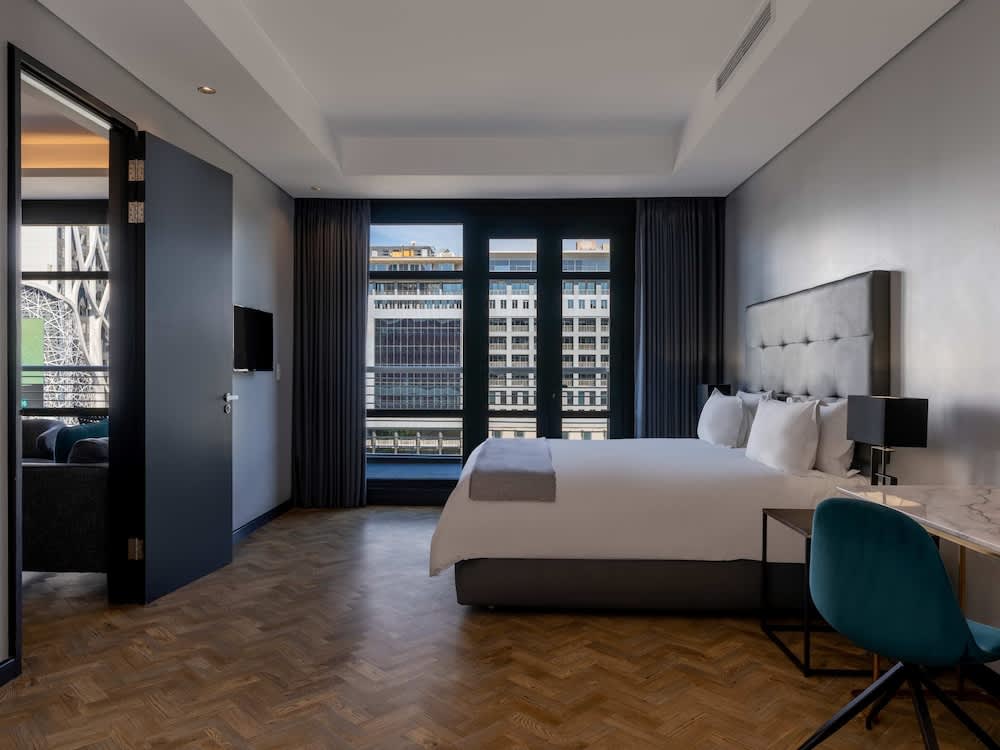 The Onyx Apartment Hotel by NEWMARK 5