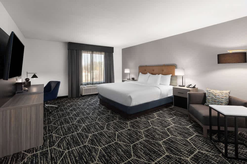 La Quinta Inn & Suites by Wyndham Meridian 1