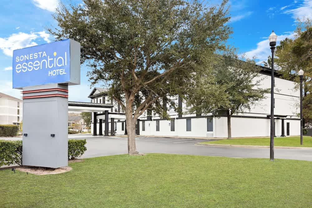 Sonesta Essential Savannah 1