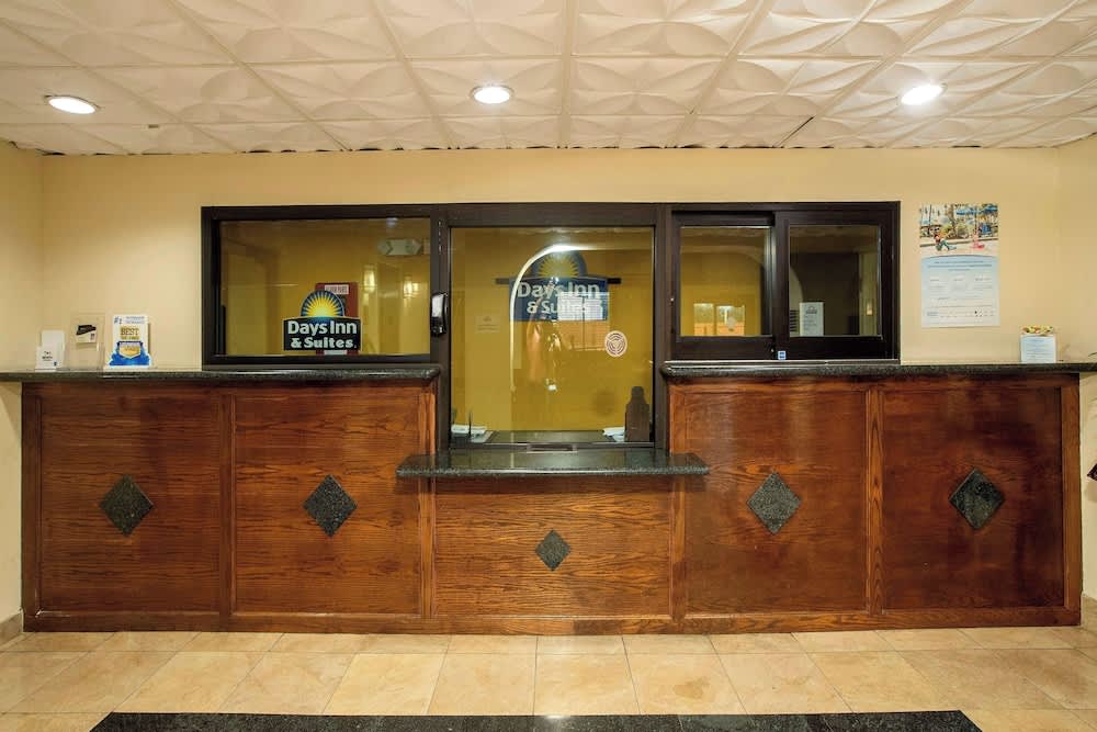 Days Inn & Suites by Wyndham Houston North/Aldine 2