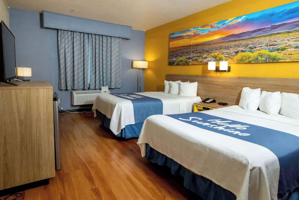 Days Inn & Suites by Wyndham Houston North/Aldine 1