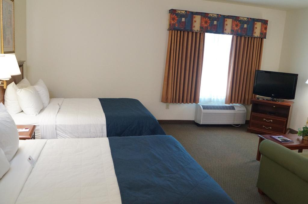 Clarion Suites At The Alliant Energy Center 5