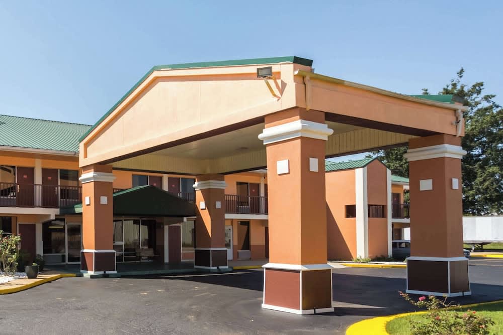 Econo Lodge Decatur South 1