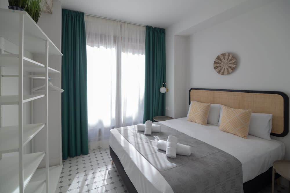 Apartamentos Teatro by Be Alicante 2