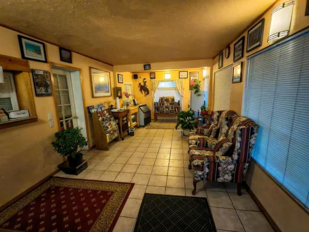 Cheyenne Motel 1