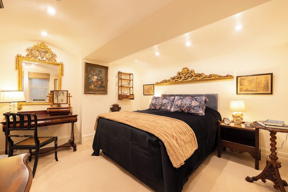 Large 4-Bed 8-Guests w Patio 1841 House Paddington 1