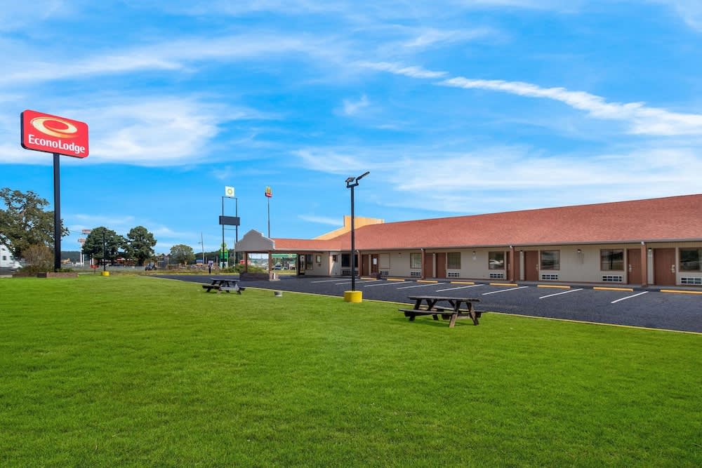 Econo Lodge Cornersville I-65 1
