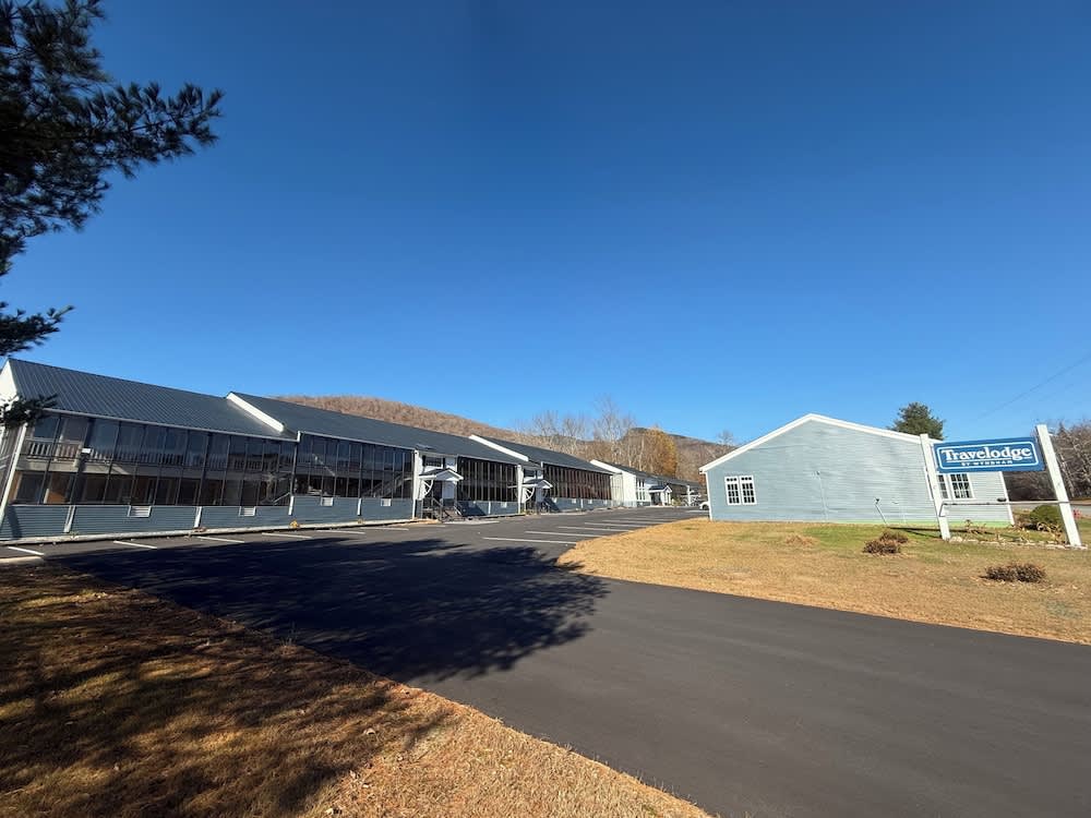 Travelodge by Wyndham Lincoln Near White Mountain 1
