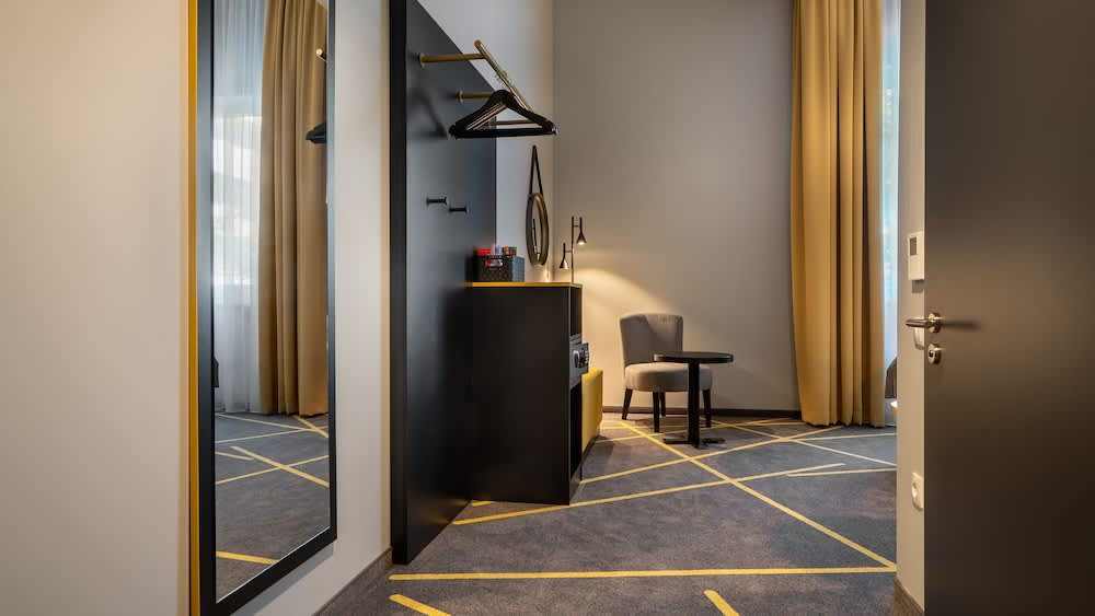 Holiday Inn - the niu, FURY ASCHHEIM MESSE by IHG 2