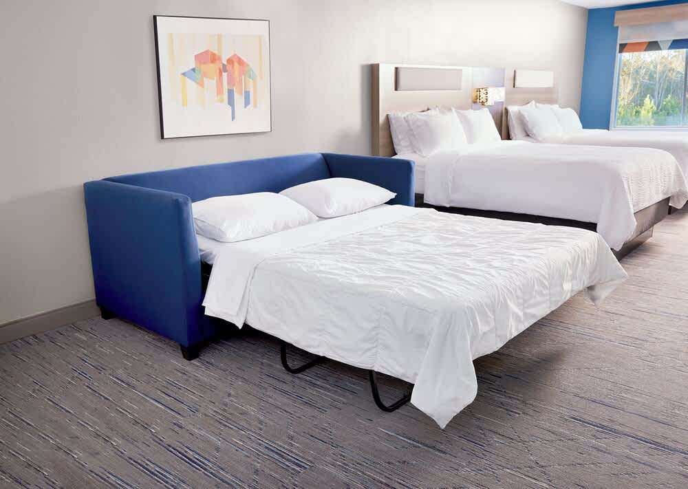 Holiday Inn Express & Suites Muncie Northwest by IHG 2