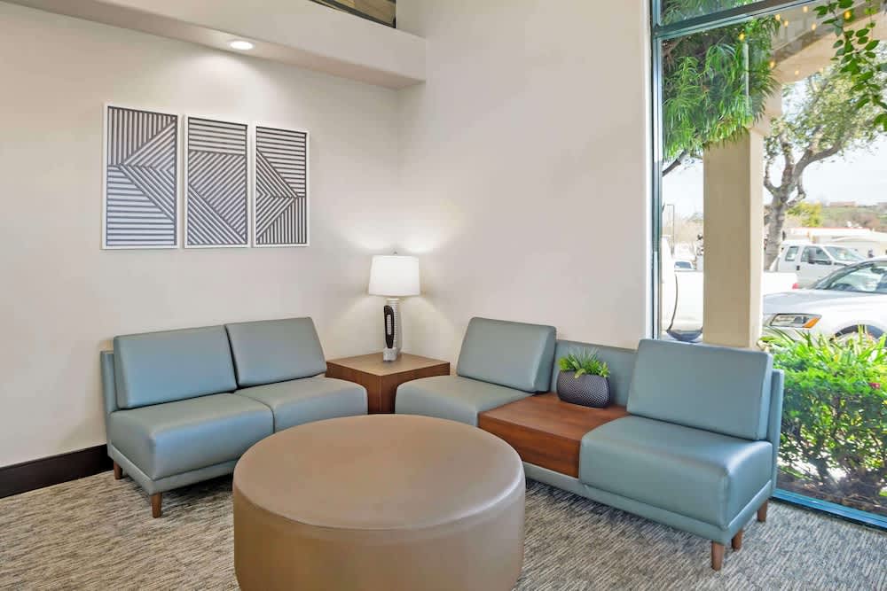 Best Western Plus Black Oak 2