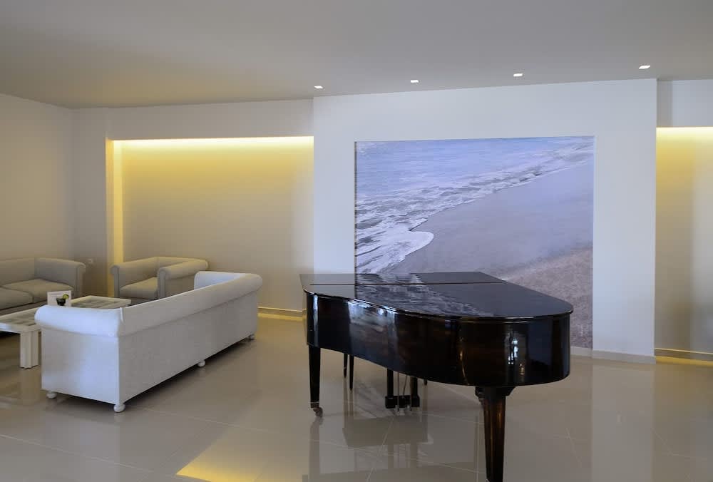 The Aeolos Beach Hotel 2