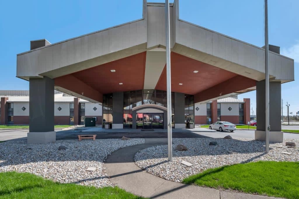 Econo Lodge 2